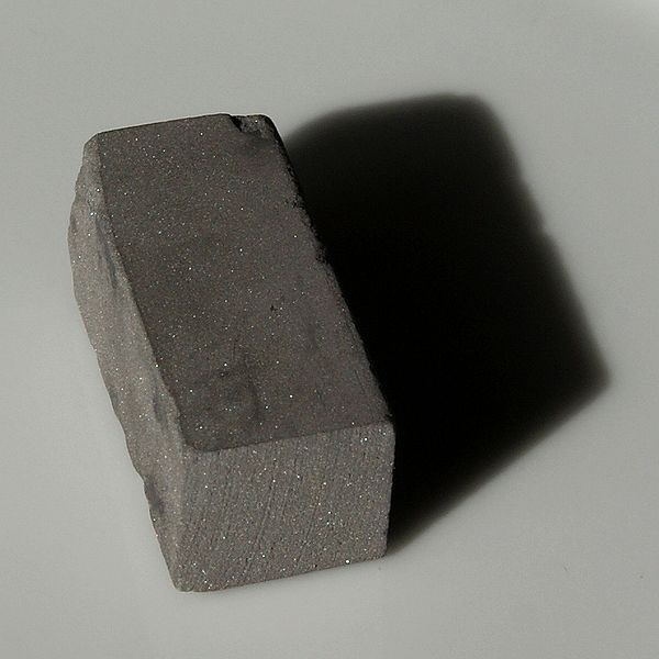 tungsten resistant metal